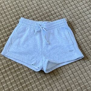 Aritzia - TNA Cozy Sweatfleece Boyfriend Micro Shorts - 2XS - Heather Chrome